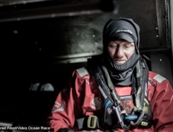 Muž přes palubu ve Volvo Ocean Race - aktualizace