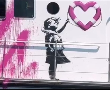 Italové zadrželi Banksyho loď