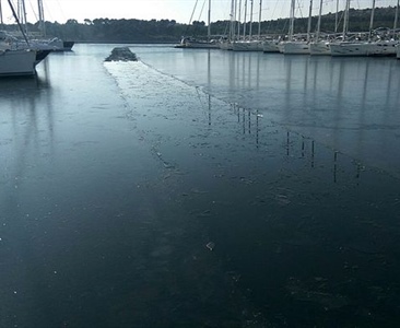 Moře zamrzlo…
