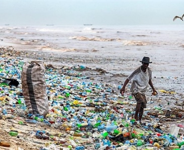 I náš plast končí v mořích a oceánech