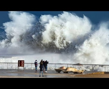 Rekordní vlny ve Středomoří