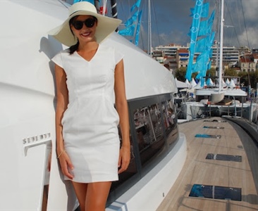Katamarany Lagoon a motorové jachty Sanlorenzo v Cannes