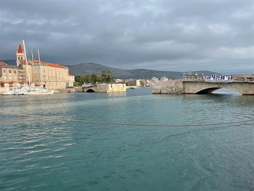 Když v Trogiru chybí most…