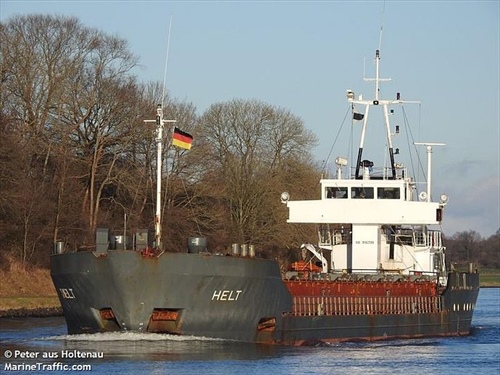Estonská loď použitá jako živý štít