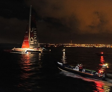 Závod kolem světa začal