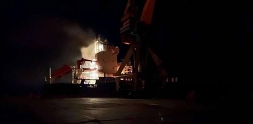 Raketový útok v Mariupolu potopil nákladní loď
