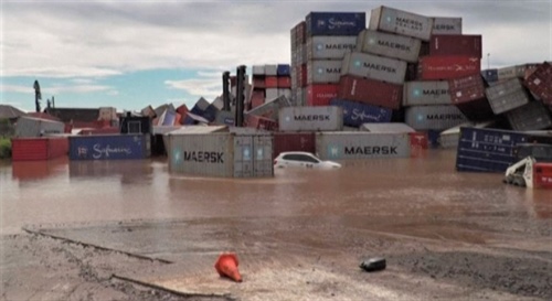 Přístav v Durbanu se vzpamatovává z katastrofálních záplav