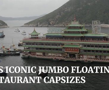 Slavná plovoucí restaurace nezvládla plavbu po moři