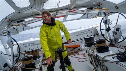 Trimaran Banque Populaire otočil o 180°