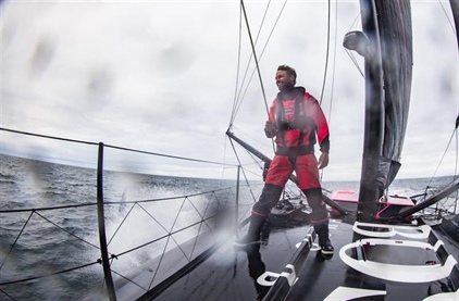 Alex Thomson koupil „bezprizorní“ jachtu IMOCA Banque Populaire