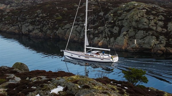 Karbonový stěžeň na turistické jachtě?