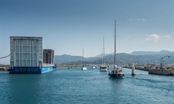 Pozor na zavřený Lefkas Floating Bridge