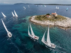 Raiffeisen Trophy 2025 přilákala rekordní flotilu i historicky největší počet dámských posádek