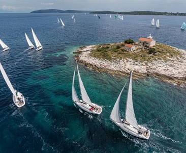 Raiffeisen Trophy 2025 přilákala rekordní flotilu i historicky největší počet dámských posádek