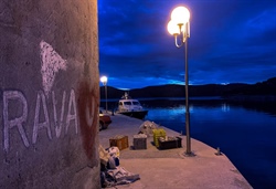 Na charter ve dvou, nebo s plnou lodí?