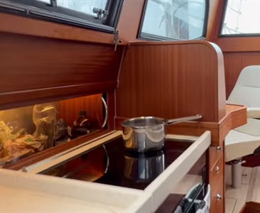 Úvaha o elektrickém vařiči na palubě