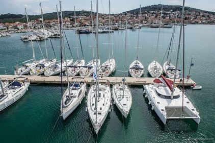 Katamaran: jednodušší manévrování má své ale…