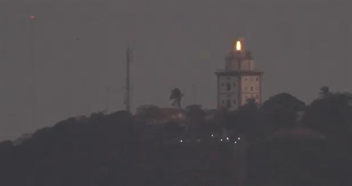 Jak daleko je vidět nejsilnější maják na světě?