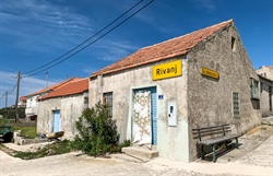 Které ostrovy mají nejvíce a nejméně obyvatel