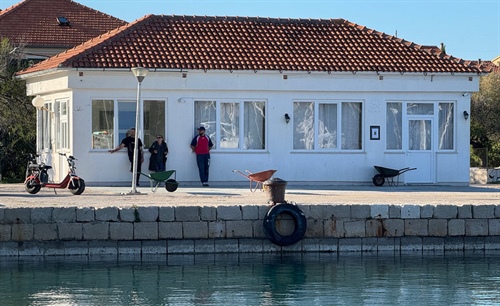 Čekání ve Velom Iži...