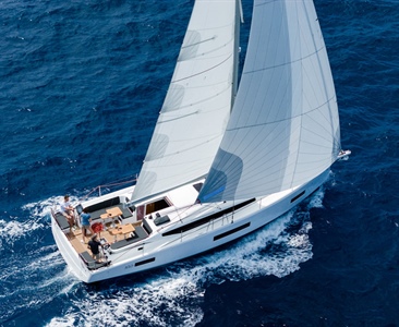 Nová Sun Odyssey 455: Komfort, prostor a až pět kajut