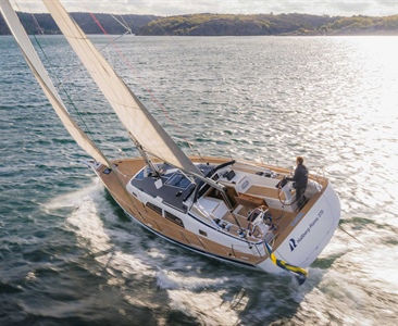 Hallberg-Rassy 370: Luxusní cruiser i pro dlouhé plavby