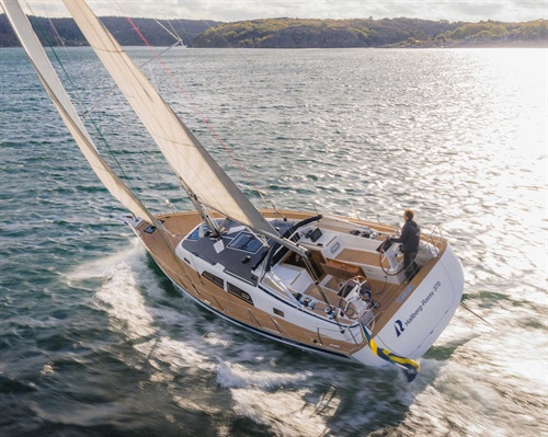 Hallberg-Rassy 370: Luxusní cruiser i pro dlouhé plavby