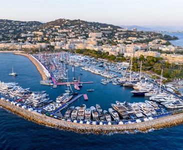 Výstava v Cannes: Jachty Beneteau, Fountaine Pajot a Veya si můžete prohlédnout s českým zástupcem