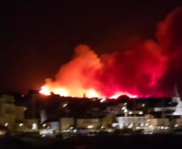 Brač hoří. V noci se bojovalo o Milnu a klášter Blaca