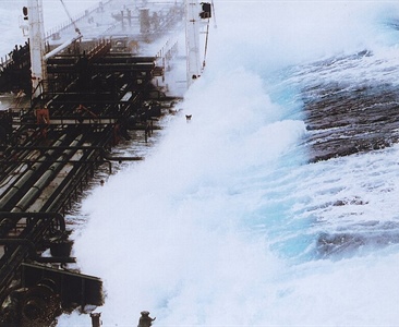 Rogue waves: obří vlna, která se zjeví odnikud
