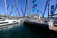 Jachty Beneteau v Cannes