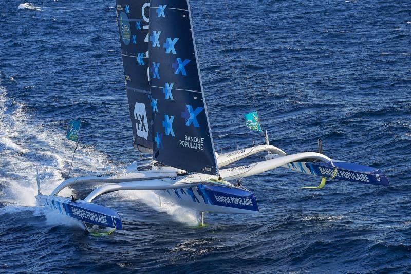 Trimaran překlopen v bouři